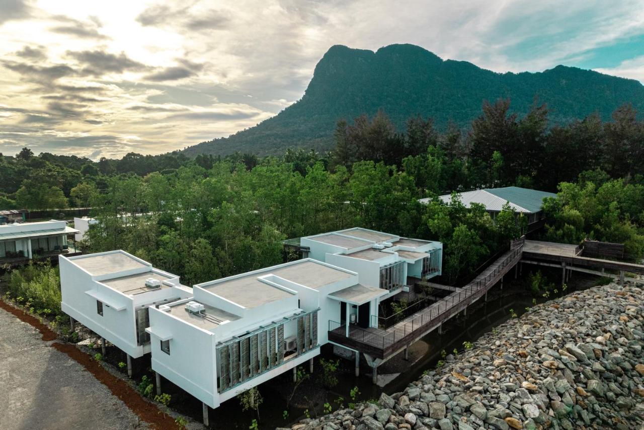 Cove 55 Hotel Сантубонг Екстериор снимка